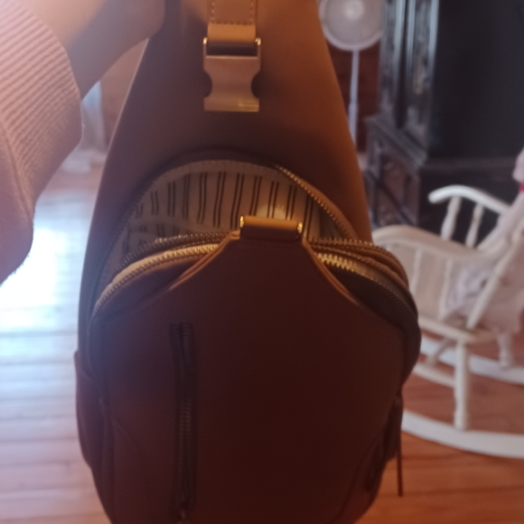 Crossbody (front) Handbag - Picture 4 of 4